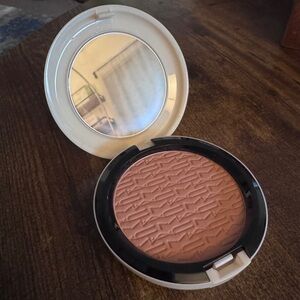DISCONTINUED | MAC Studio Careblend Pressed | Lush-Light Bronze